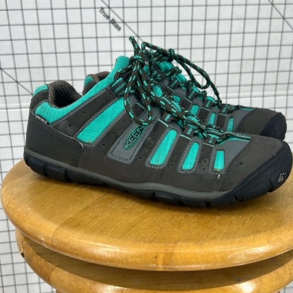 Keen Women's Alpha WP CNX Low Profile Hiking Shoe 8